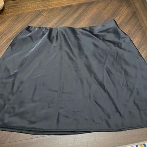 New Banana Republic Factory black elastic band silk skirt. Sz L